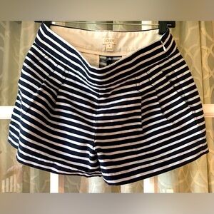J. Crew Factory size 4 linen blend shorts in B&W stripes with side zipper EUC